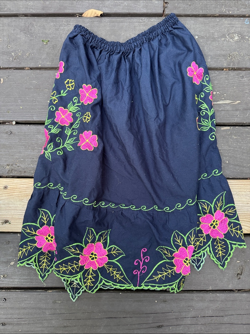 Bright Floral Navy Floral Embroidered Midi Skirt size Medium